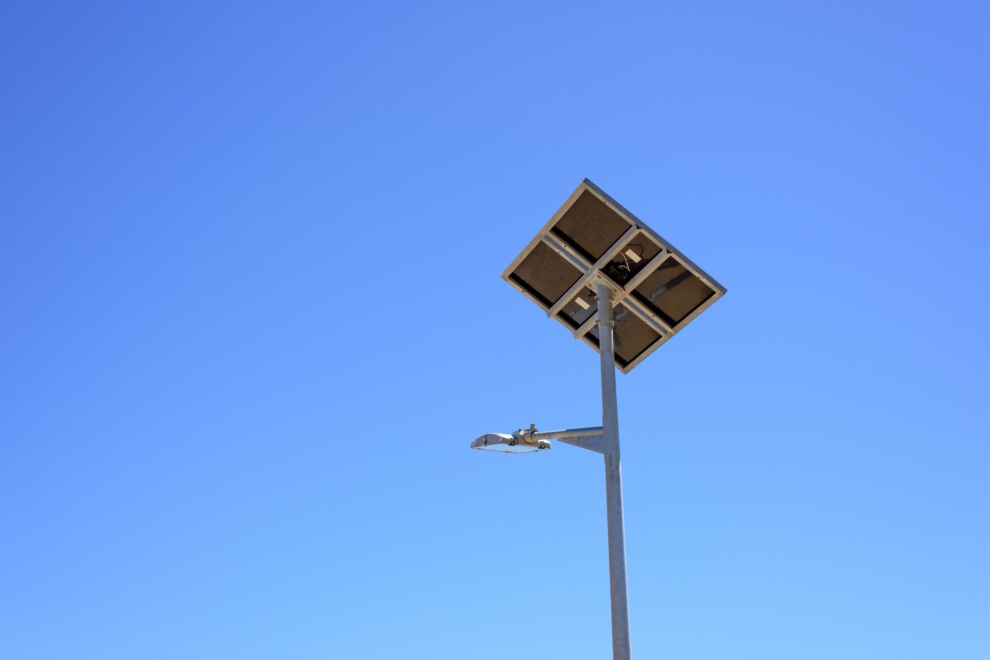 How to Clean Solar Lights – Why, When, and How